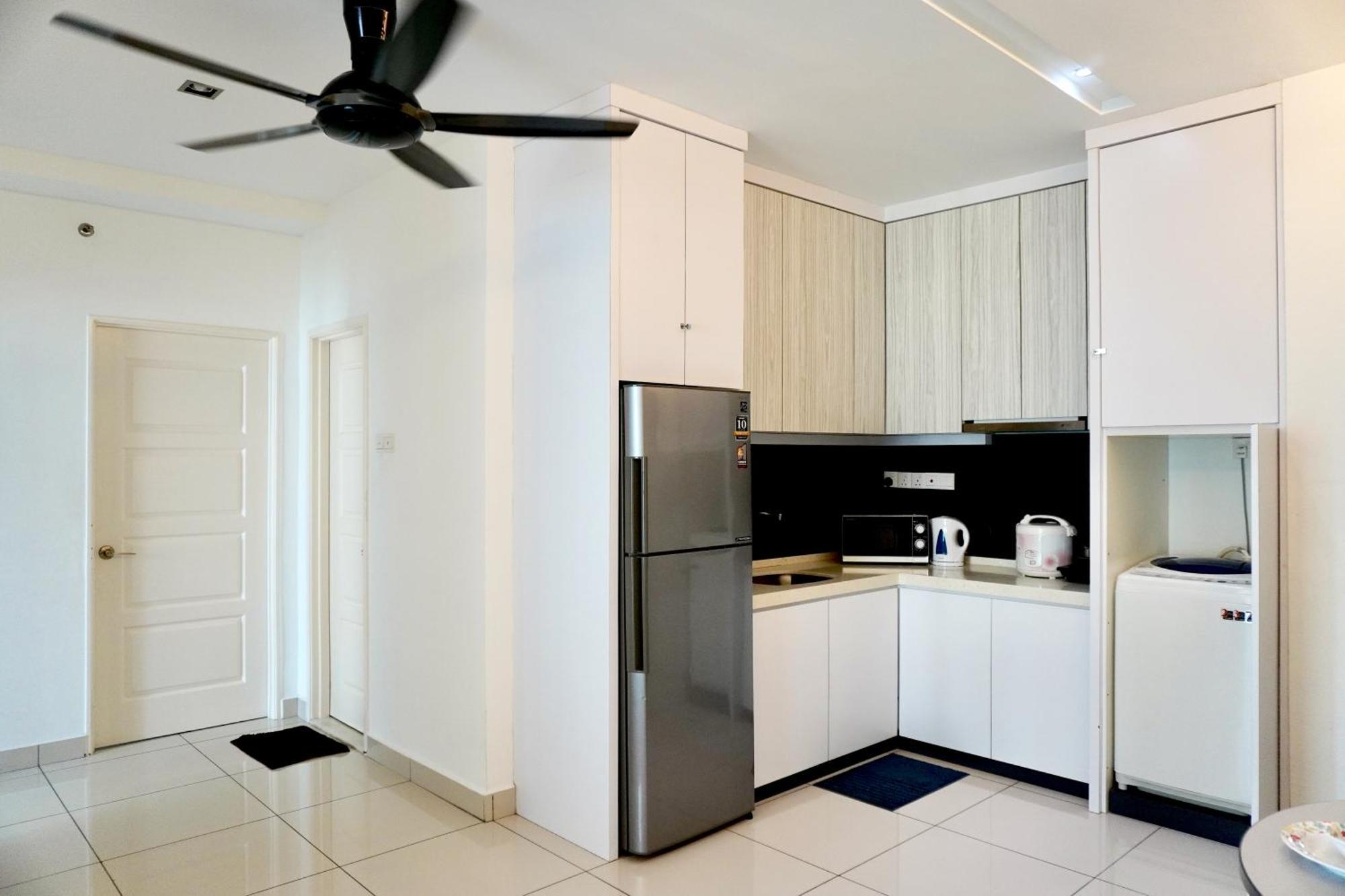 Gurney Drive Mansion One Serviced Apartment George Town Room photo